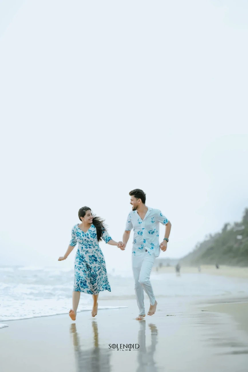 beach save the date photoshoot